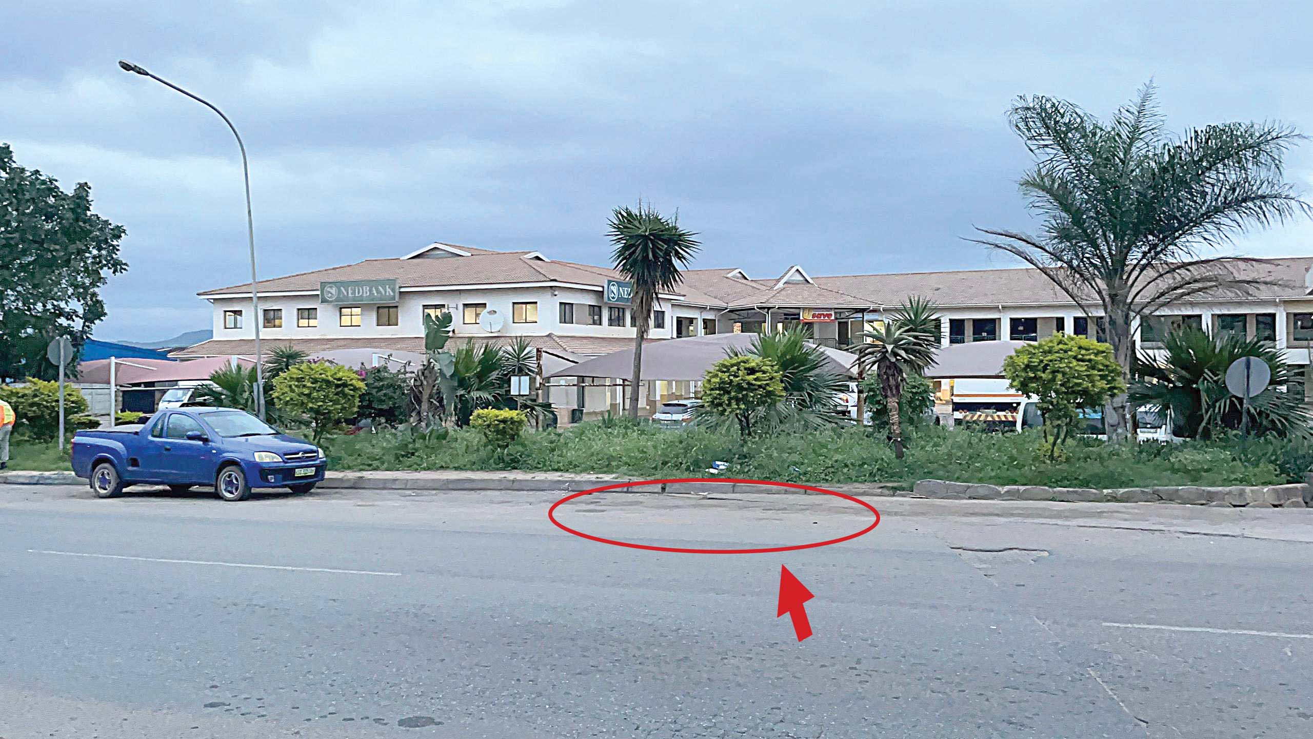The scene (circled) where the bus conductor was reportedly killed by the bus near the Big Tree Shopping Complex. (Pic: Sibusiso Shange)